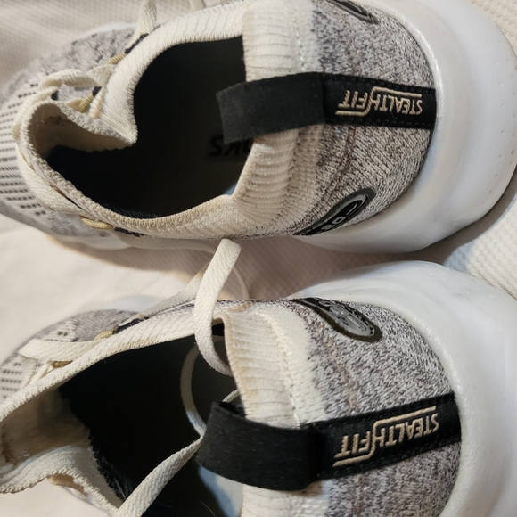 Brooks Glycerin Stealth Fit Grey and Cream Running Shoes - Picture 4 of 6